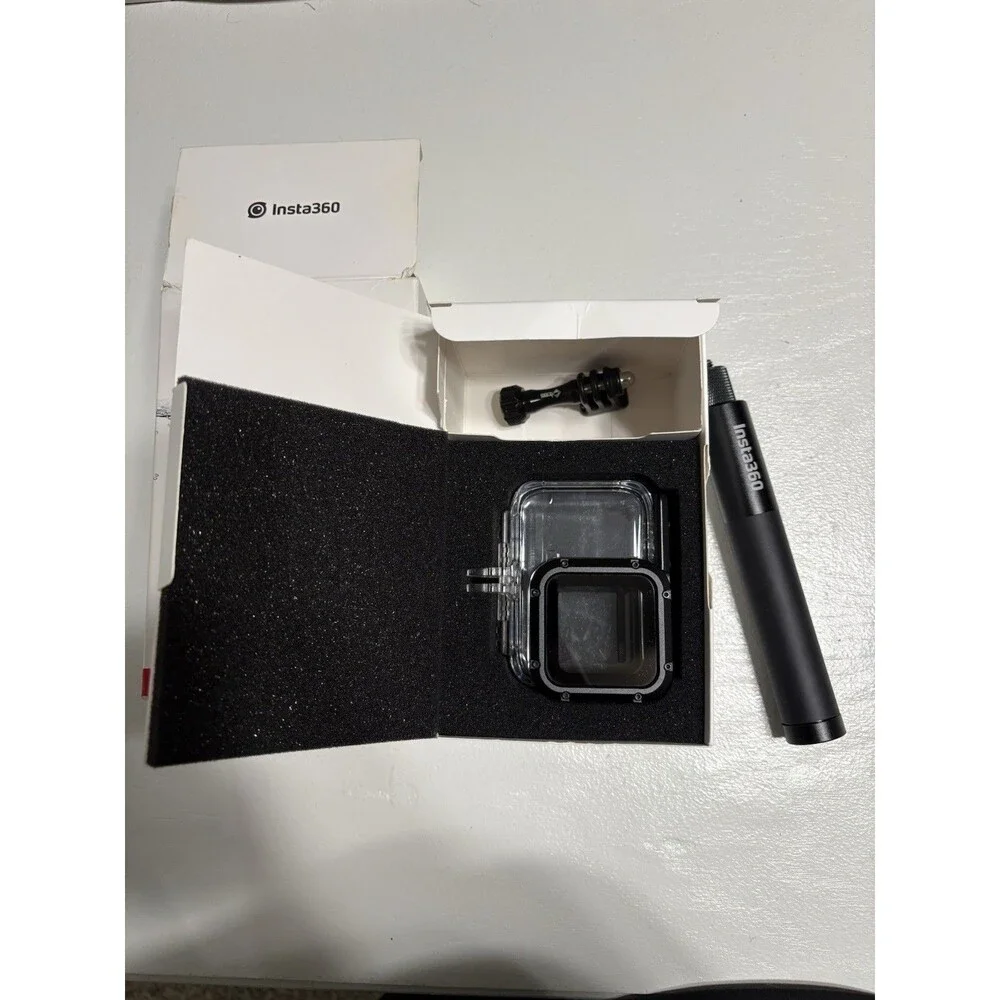 insta360 One R 4K Wide dive case And Invisible Selfie Stick